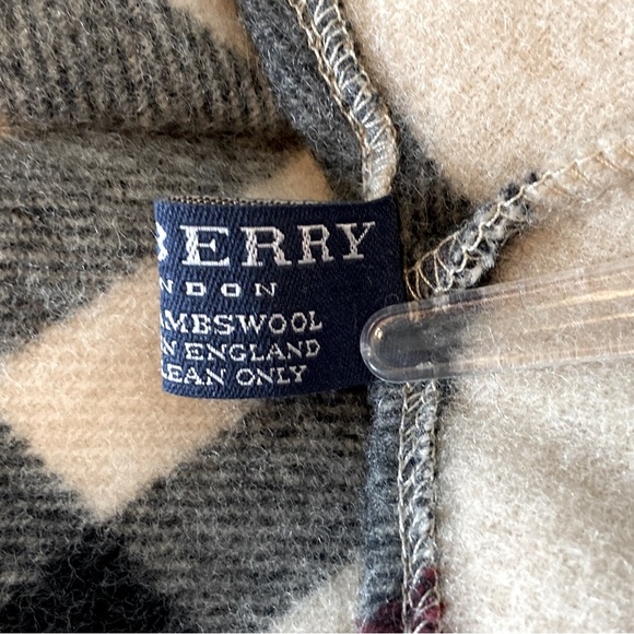 Burberry London Signature Nova Check  Poncho/Cape 100% Lambswool One Size - Picture 8 of 8